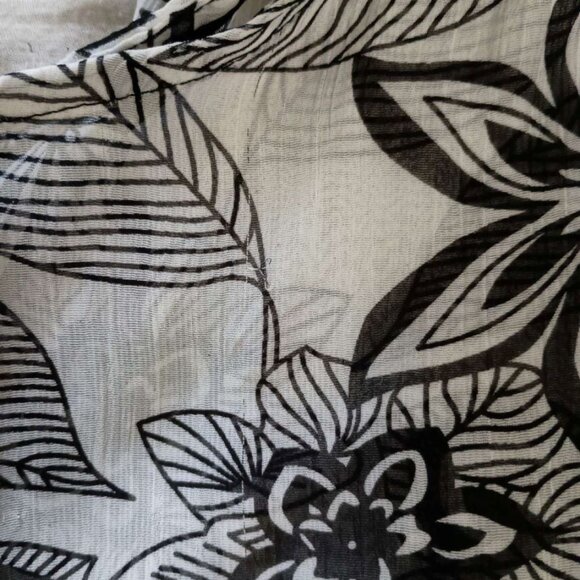 Heart and Soul lightweight sheer chiffon b&w floral print dressy top with belt - Picture 4 of 4